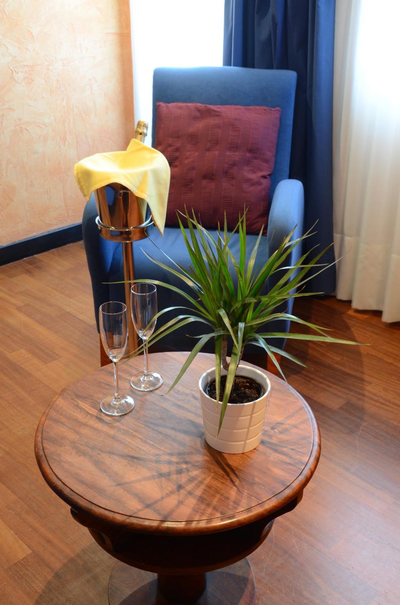 蒂卡尔酒店 加鲁查 外观 照片